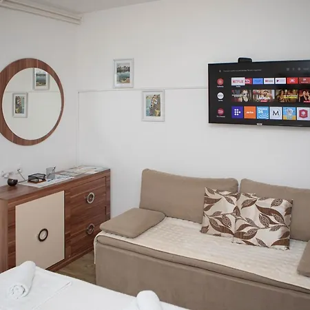 アパート Budimcic トレビニエ